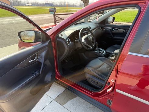 Used 2016 Nissan Rogue SV image 5