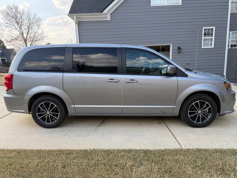 Used 2018 Dodge Grand Caravan SE FWD image 14