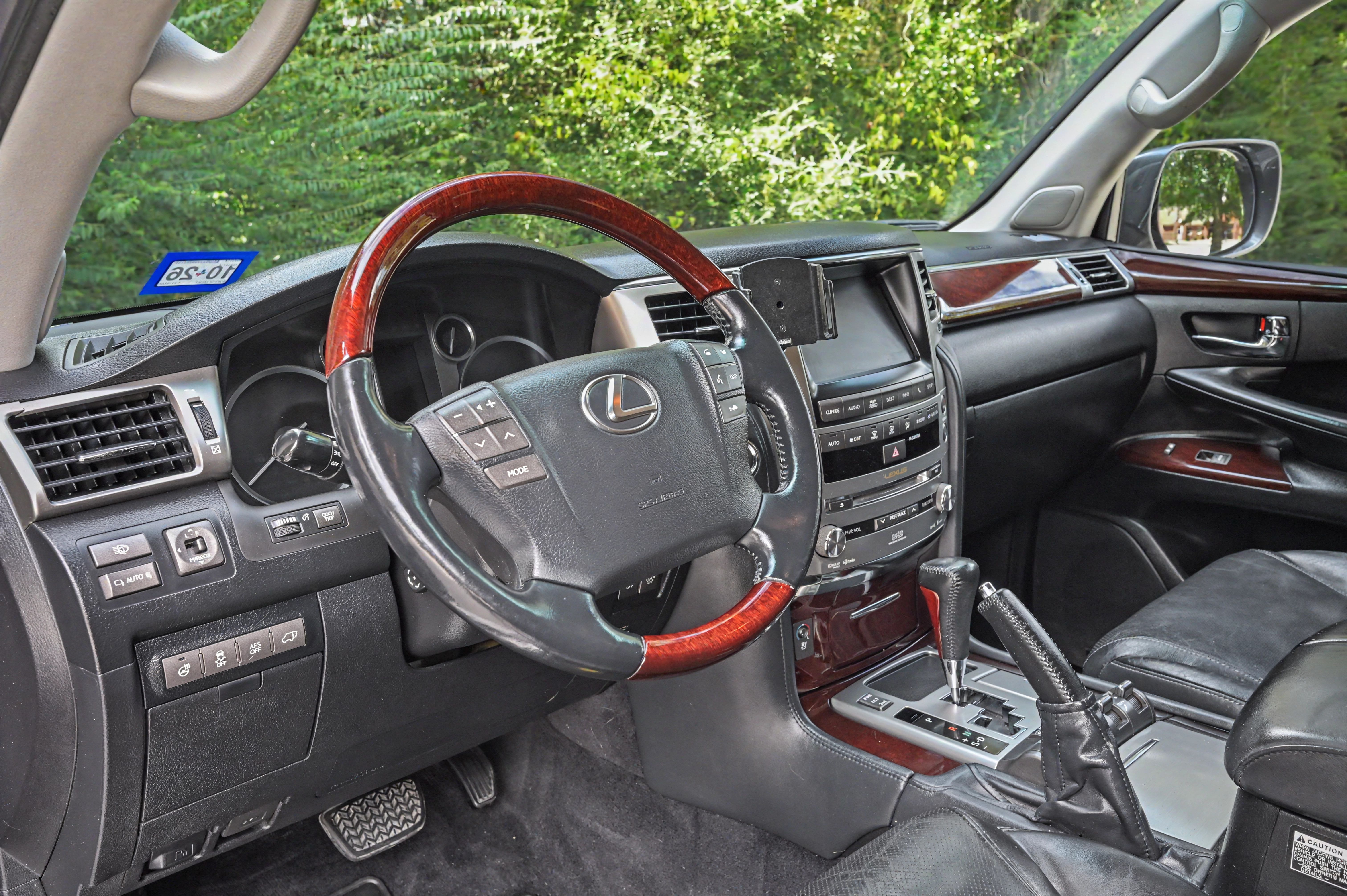 Used 2014 Lexus LX 570 4WD image 16