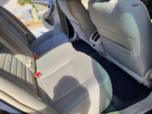 Used 2016 Ford Taurus SE image 5