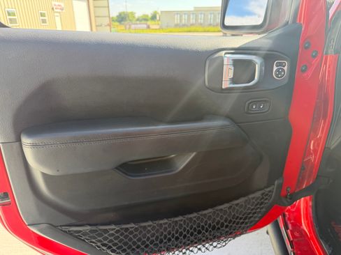 Used 2020 Jeep Wrangler Unlimited Sahara AWD/4WD image 20