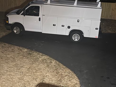 Used 2024 Chevrolet Express 3500 w/ Power Convenience Package image 9