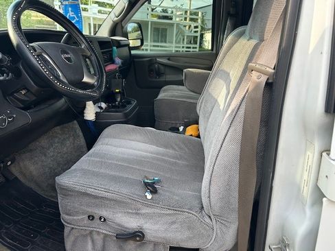 Used 2008 GMC Savana 1500 w/ Preferred Equipment Group image 15