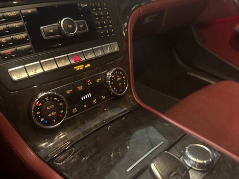 Used 2013 Mercedes-Benz SL 550 image 8