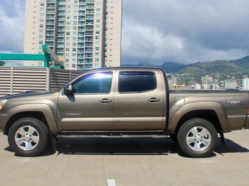 Used 2013 Toyota Tacoma PreRunner image 10