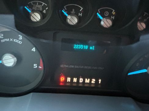 Used 2015 Ford F250 XL w/ Power Equipment Group AWD/4WD image 13