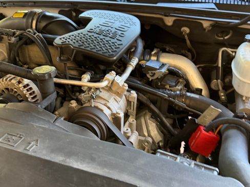 Used 2006 Chevrolet Silverado 2500 LT w/ Heavy-Duty Power Package AWD/4WD image 8