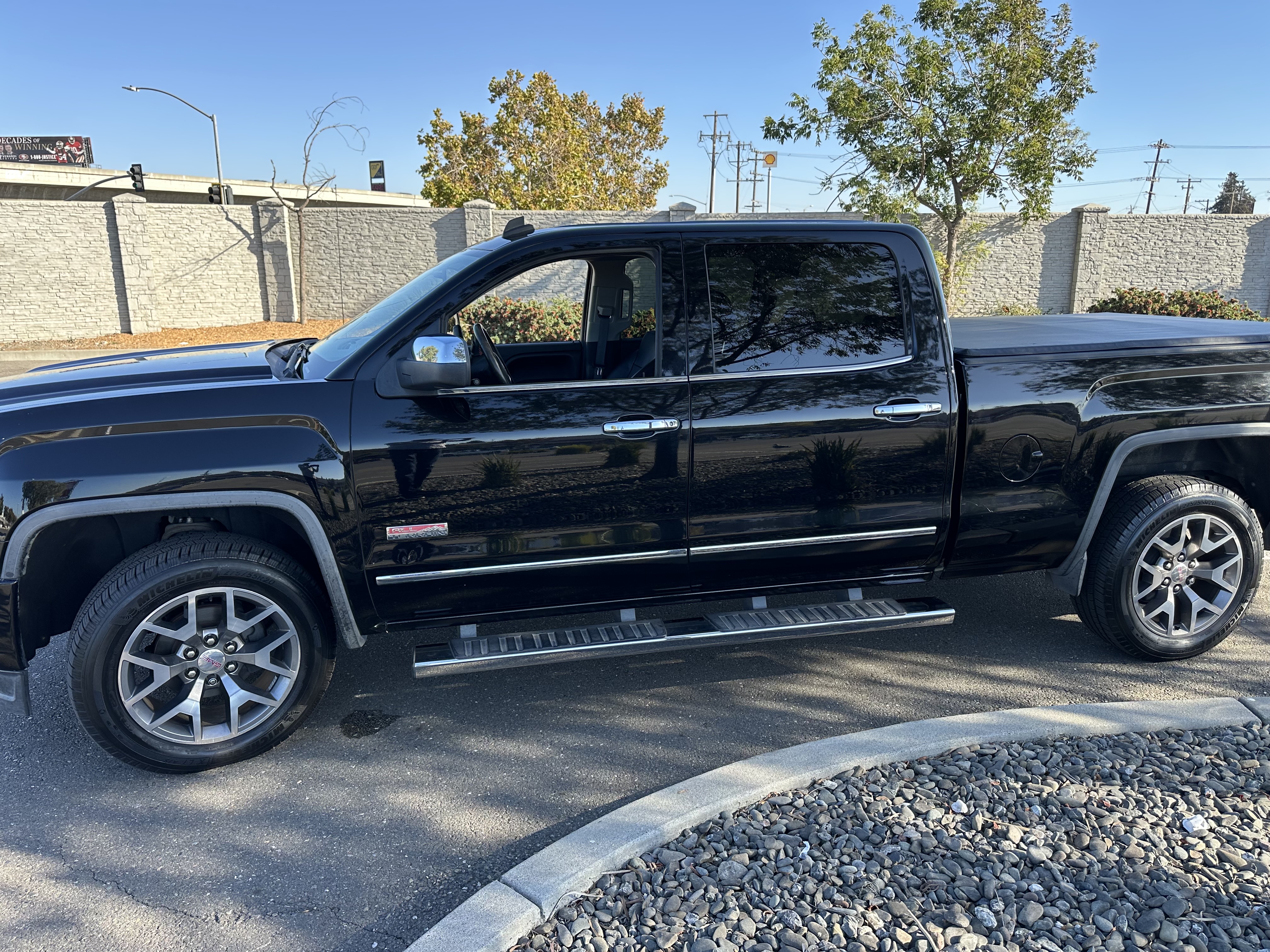 Used 2014 GMC Sierra 1500 SLT w/ All-Terrain Package AWD/4WD image 2