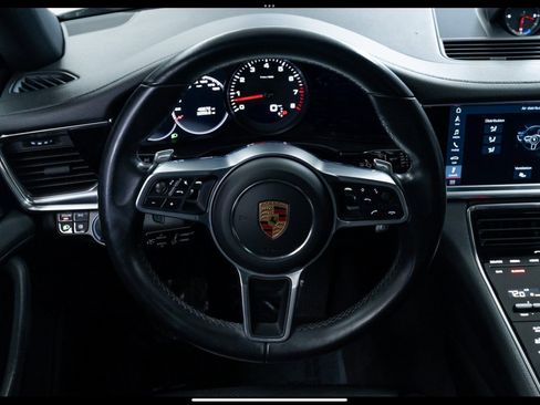 Used 2018 Porsche Panamera image 18