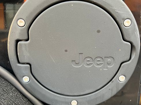 Used 2016 Jeep Wrangler Unlimited Sport image 15