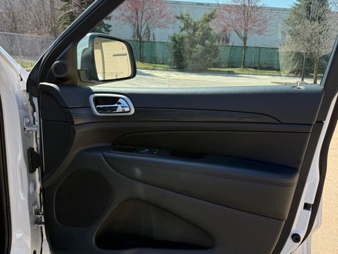 Used 2022 Jeep Grand Cherokee Laredo E w/ Security & Convenience Group image 11