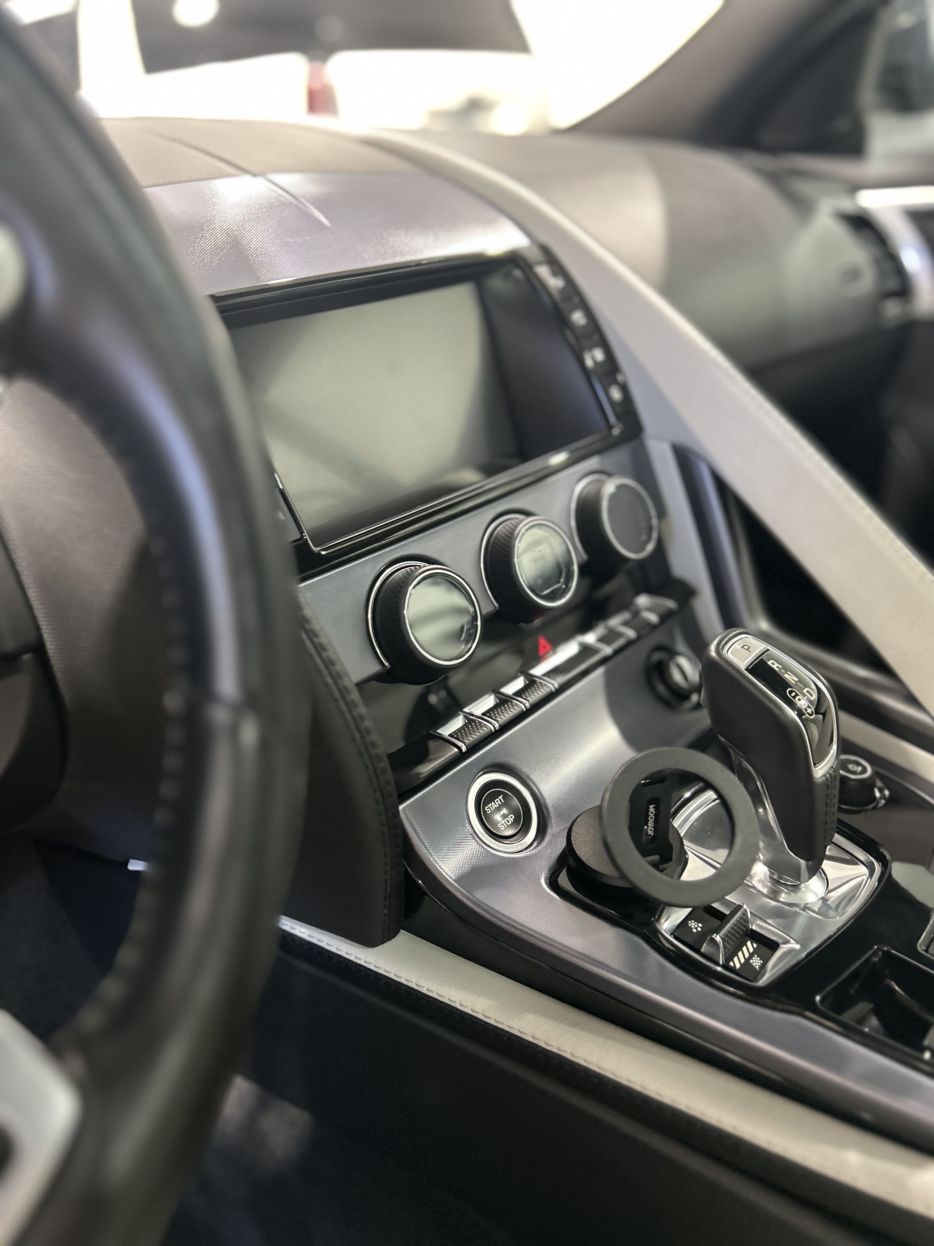 Used 2018 Jaguar F-TYPE Coupe RWD image 9