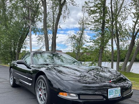 Used 2001 Chevrolet Corvette Z06 w/ Memory Pkg image 2