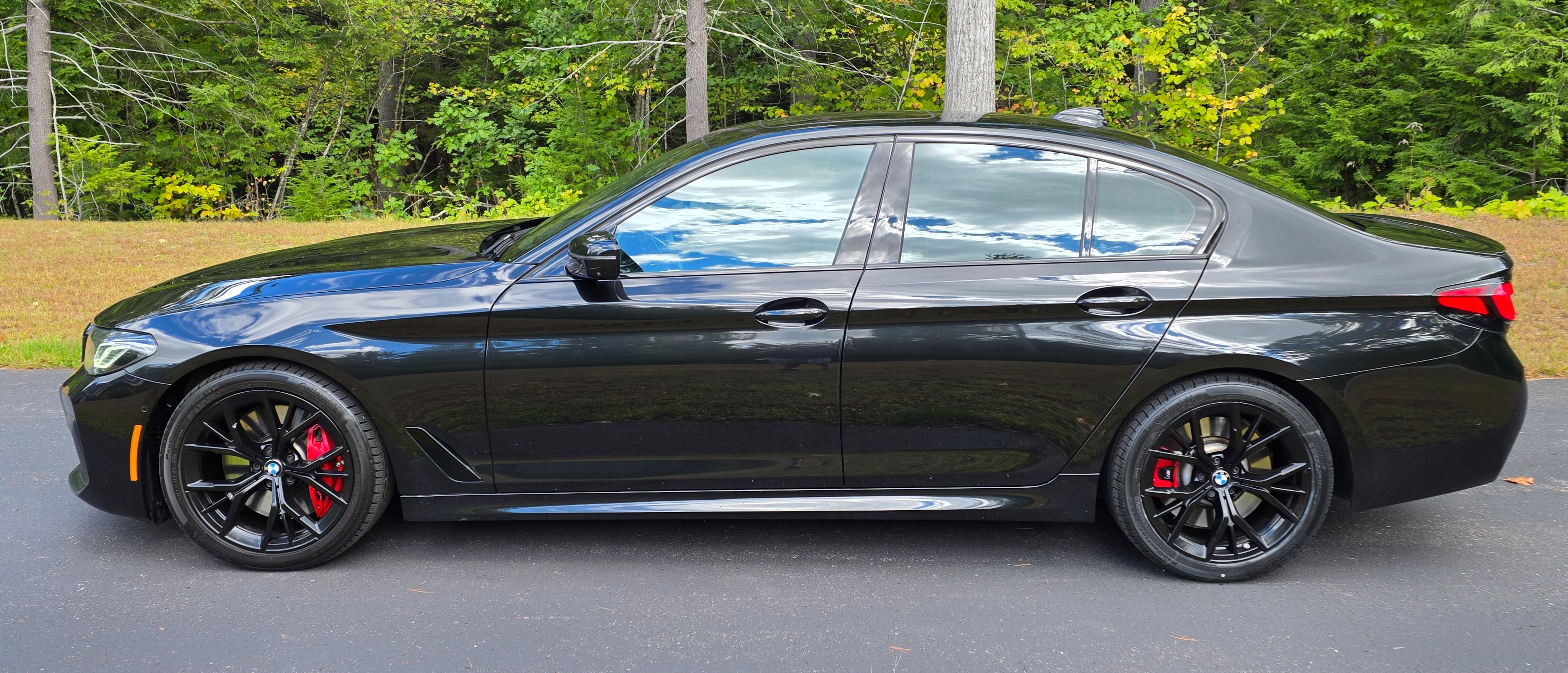 Used 2022 BMW M550i xDrive w/ Executive Package AWD/4WD image 1