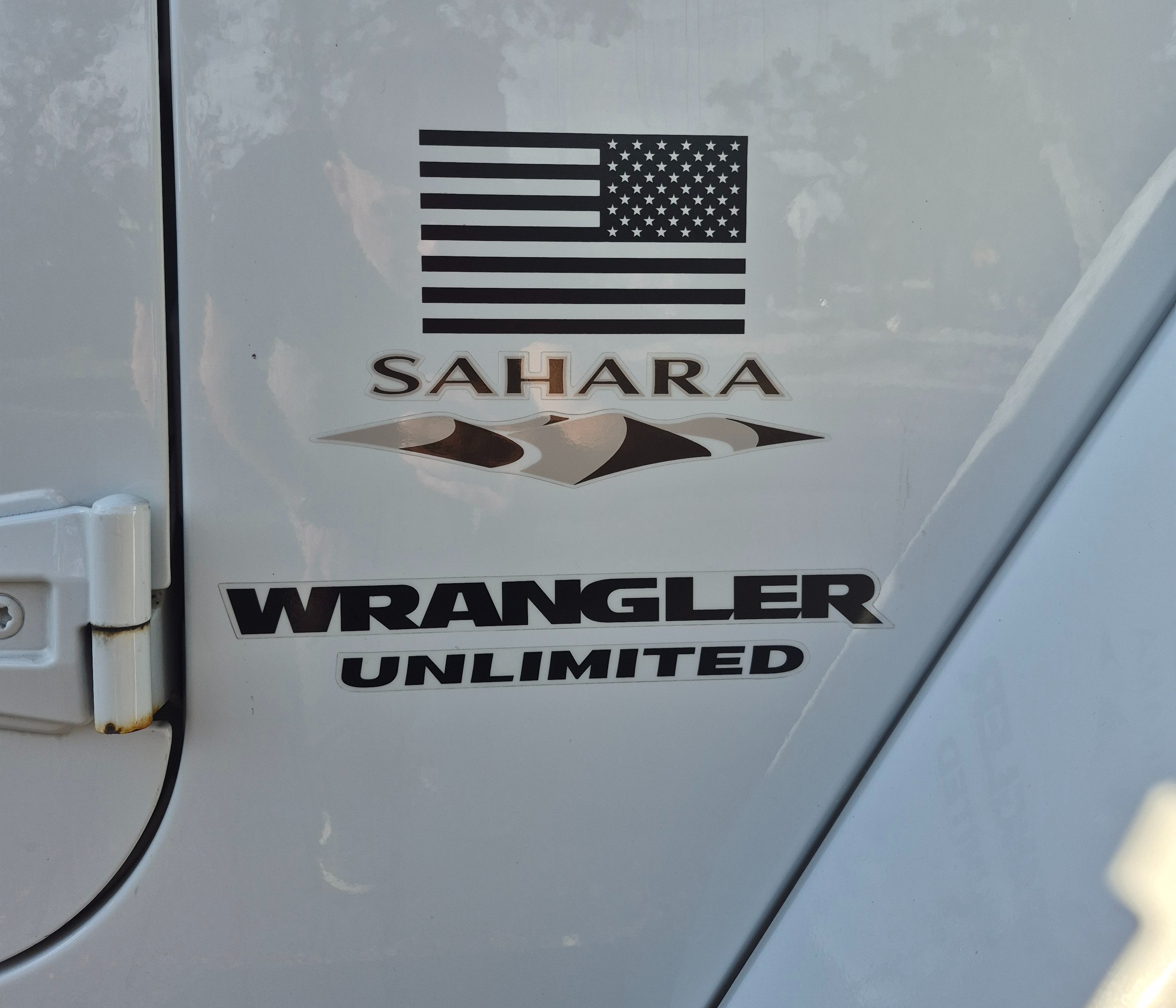 Used 2016 Jeep Wrangler Unlimited Sahara w/ Dual Top Group AWD/4WD image 19