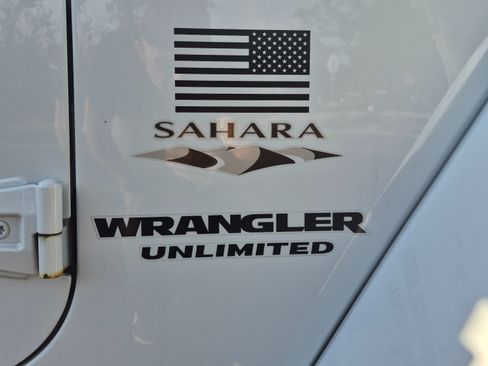 Used 2016 Jeep Wrangler Unlimited Sahara w/ Dual Top Group AWD/4WD image 19