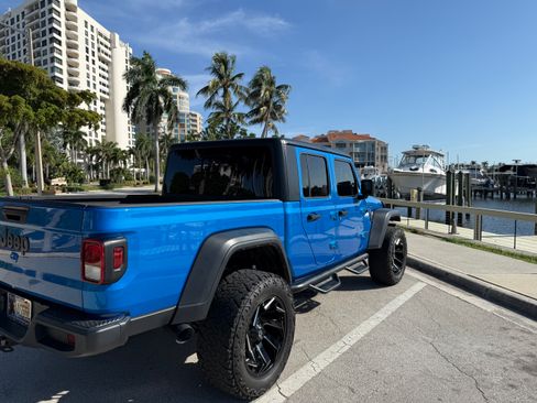 Used 2023 Jeep Gladiator Sport AWD/4WD image 15