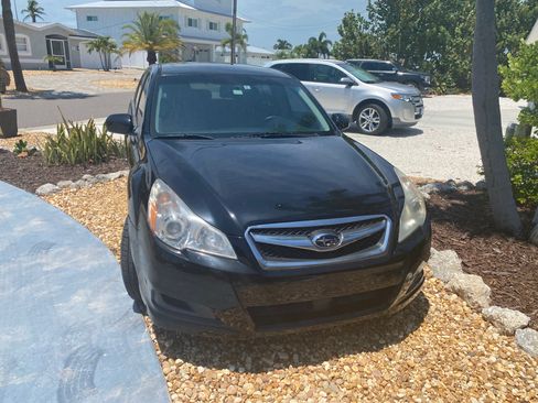 Used 2010 Subaru Legacy 2.5i Premium AWD/4WD image 5