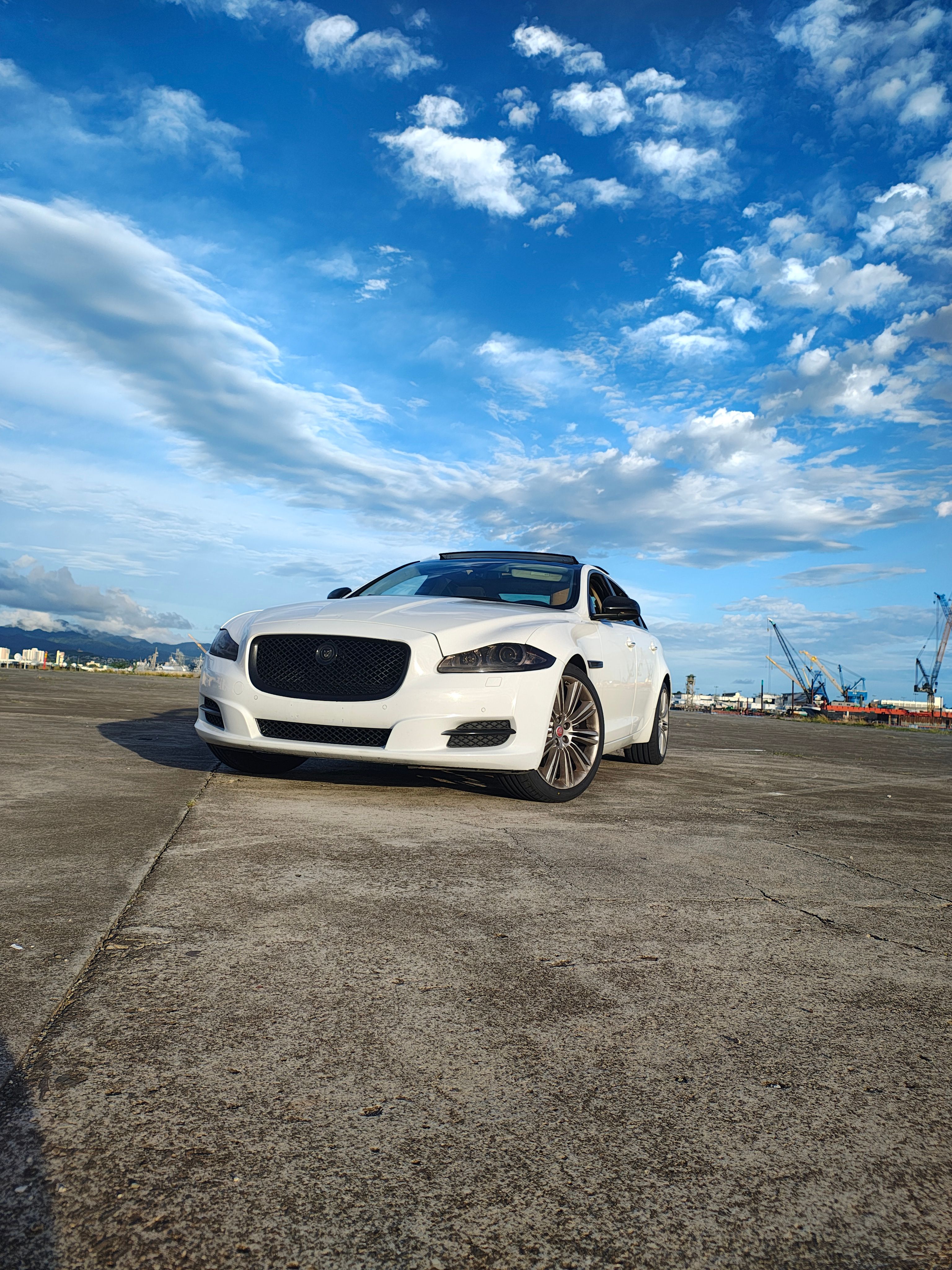 Used 2015 Jaguar XJ L Portfolio RWD image 1