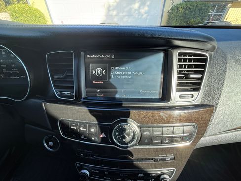 Used 2016 Kia Cadenza Premium w/ Luxury Plus Package image 10