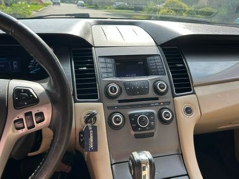 Used 2015 Ford Taurus SEL FWD image 6