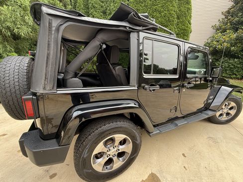 Used 2016 Jeep Wrangler Unlimited Sahara w/ Connectivity Group image 4