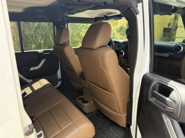 Used 2012 Jeep Wrangler Unlimited Rubicon w/ Connectivity Group AWD/4WD image 12