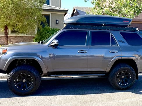Used 2021 Toyota 4Runner TRD Off-Road Premium w/ Moonroof Package AWD/4WD image 2
