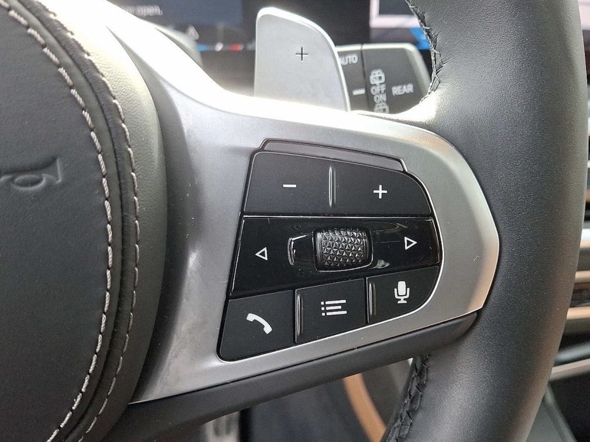 Used 2026 BMW X7 xDrive40i w/ M Sport Package AWD/4WD image 24