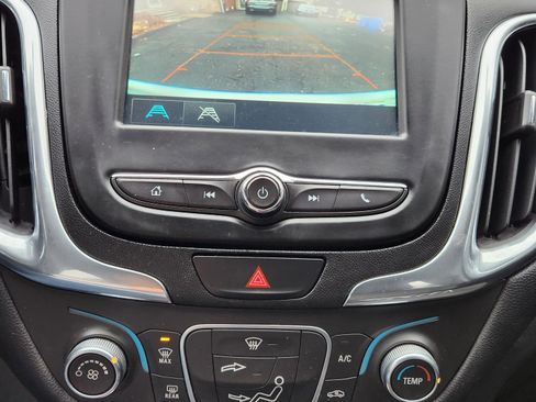 Used 2018 Chevrolet Equinox LT image 17