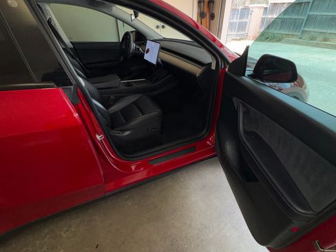 Used 2021 Tesla Model Y Long Range image 12