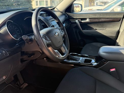 Used 2014 Kia Sorento LX FWD image 12