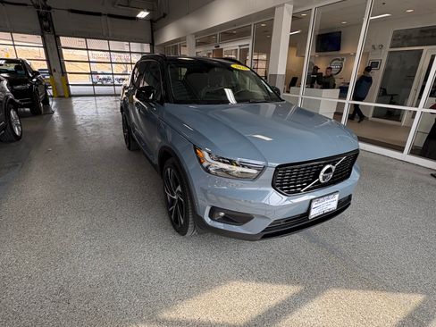 Used 2020 Volvo XC40 T5 R-Design AWD/4WD image 1
