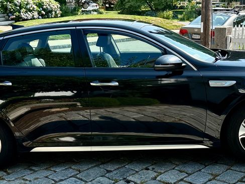 Used 2017 Kia Optima EX w/ Technology Package FWD image 1