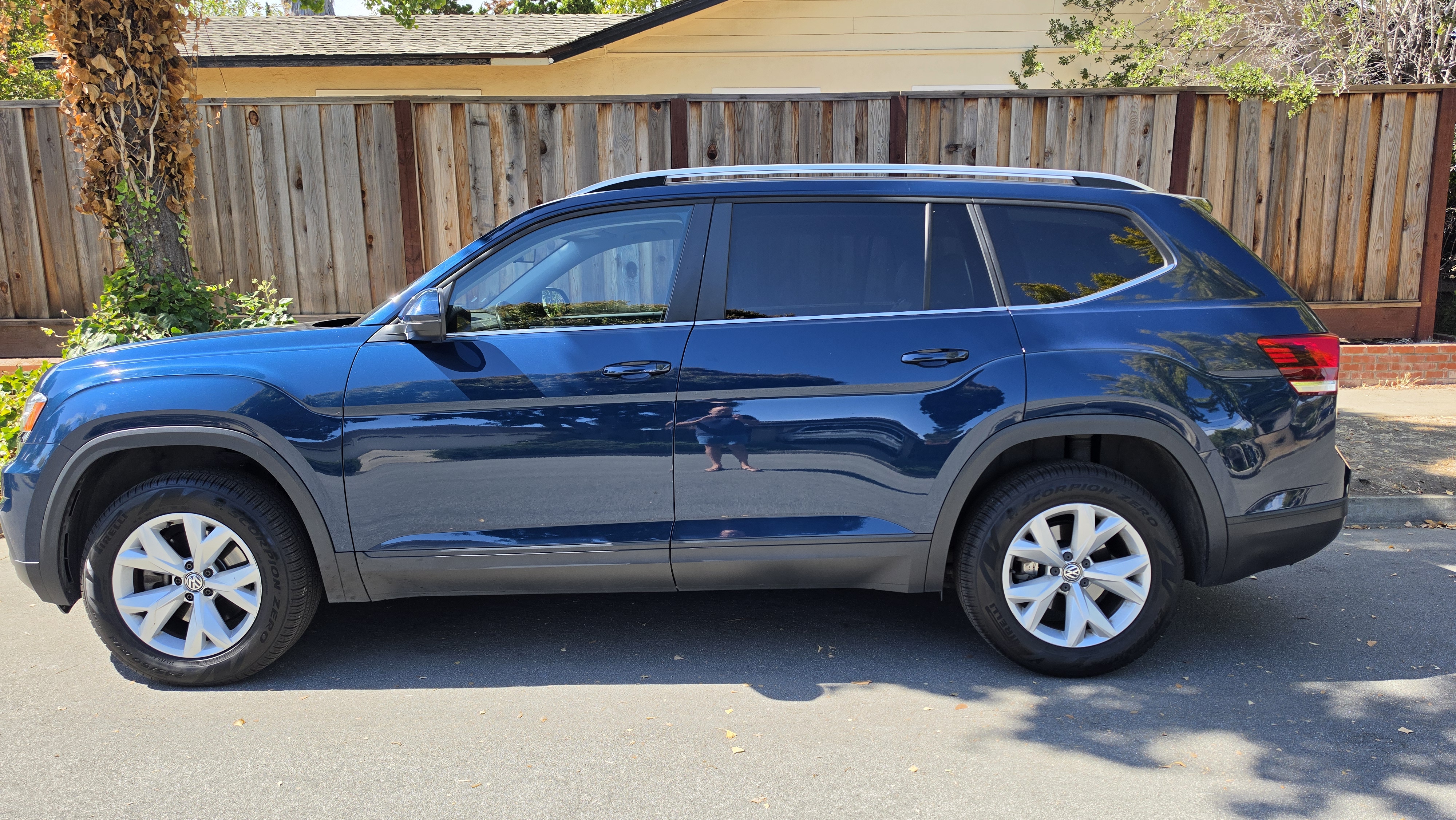Used 2019 Volkswagen Atlas SE w/ Towing Package FWD image 2