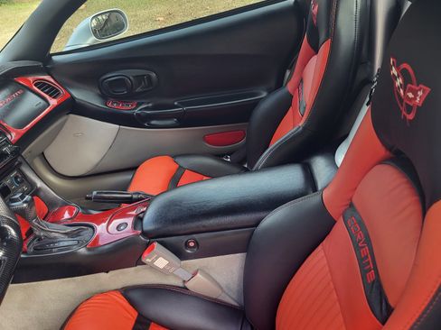 Used 2001 Chevrolet Corvette Convertible w/ Preferred Equipment Group2 image 14