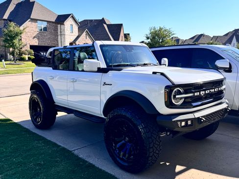 Used 2023 Ford Bronco Outer Banks image 2