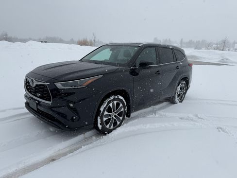 Used 2021 Toyota Highlander XLE image 7