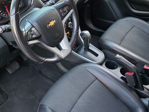 Used 2022 Chevrolet Trax LT w/ Driver Confidence Package image 5