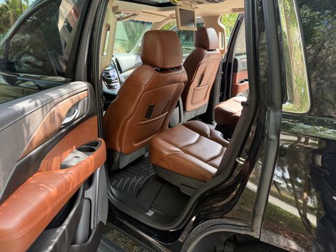 Used 2016 Cadillac Escalade Premium image 29