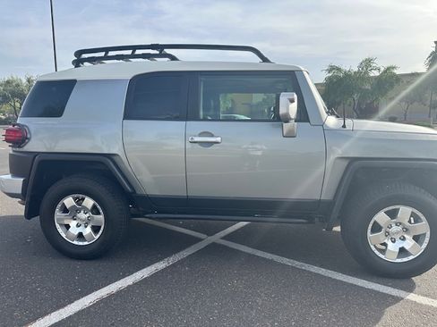 Used 2009 Toyota FJ Cruiser 4WD image 2