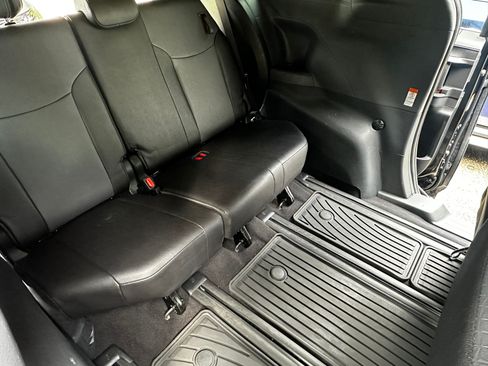 Used 2024 Toyota Sienna XLE Woodland Edition image 6