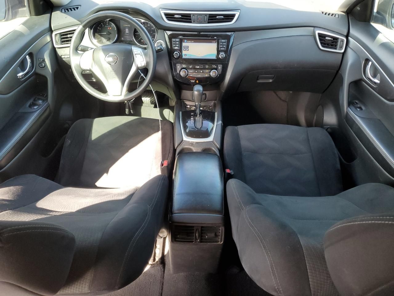 Used 2016 Nissan Rogue SV w/ SV Premium Package FWD image 2