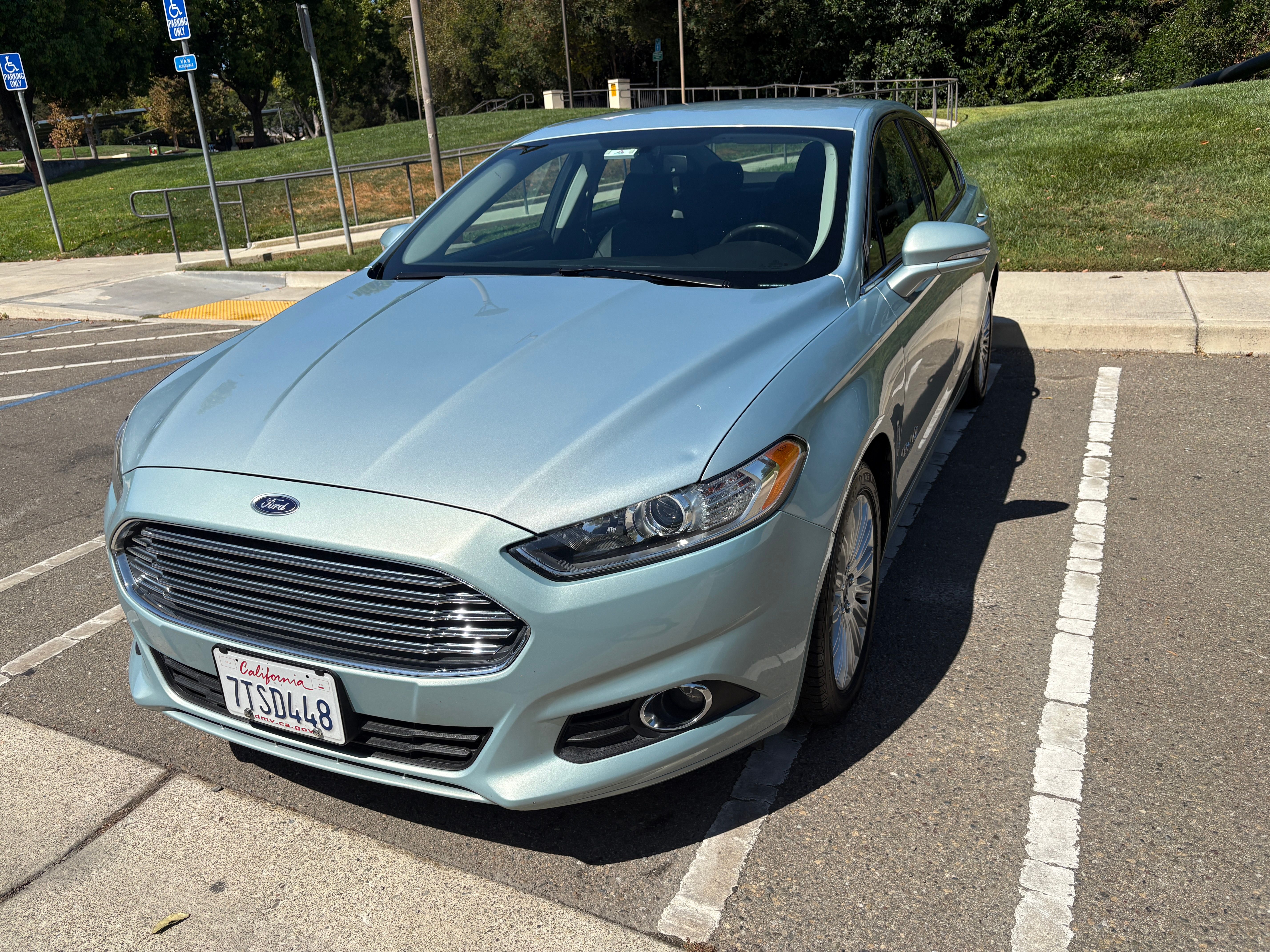 Used 2014 Ford Fusion SE FWD image 2