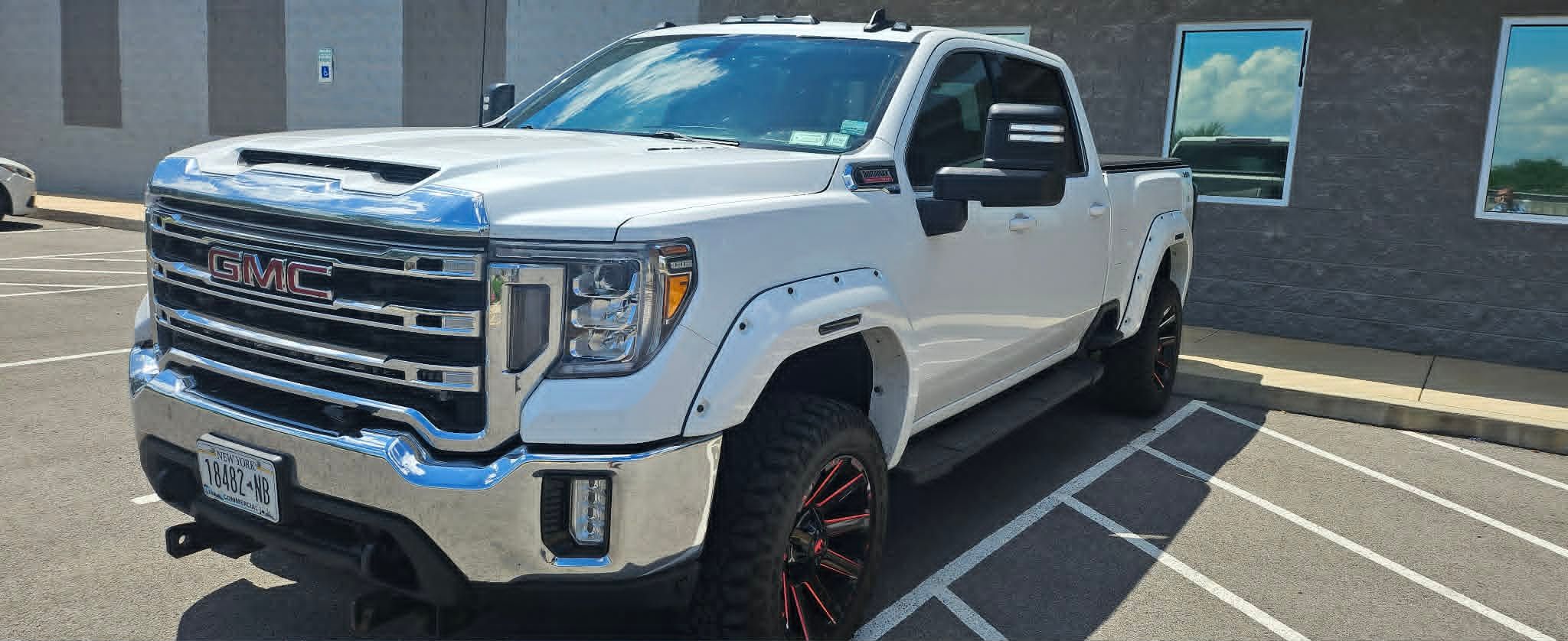 Used 2022 GMC Sierra 3500 SLE w/ SLE Convenience Package AWD/4WD image 4