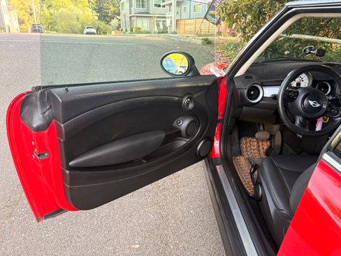 Used 2014 MINI Cooper Clubman FWD image 17