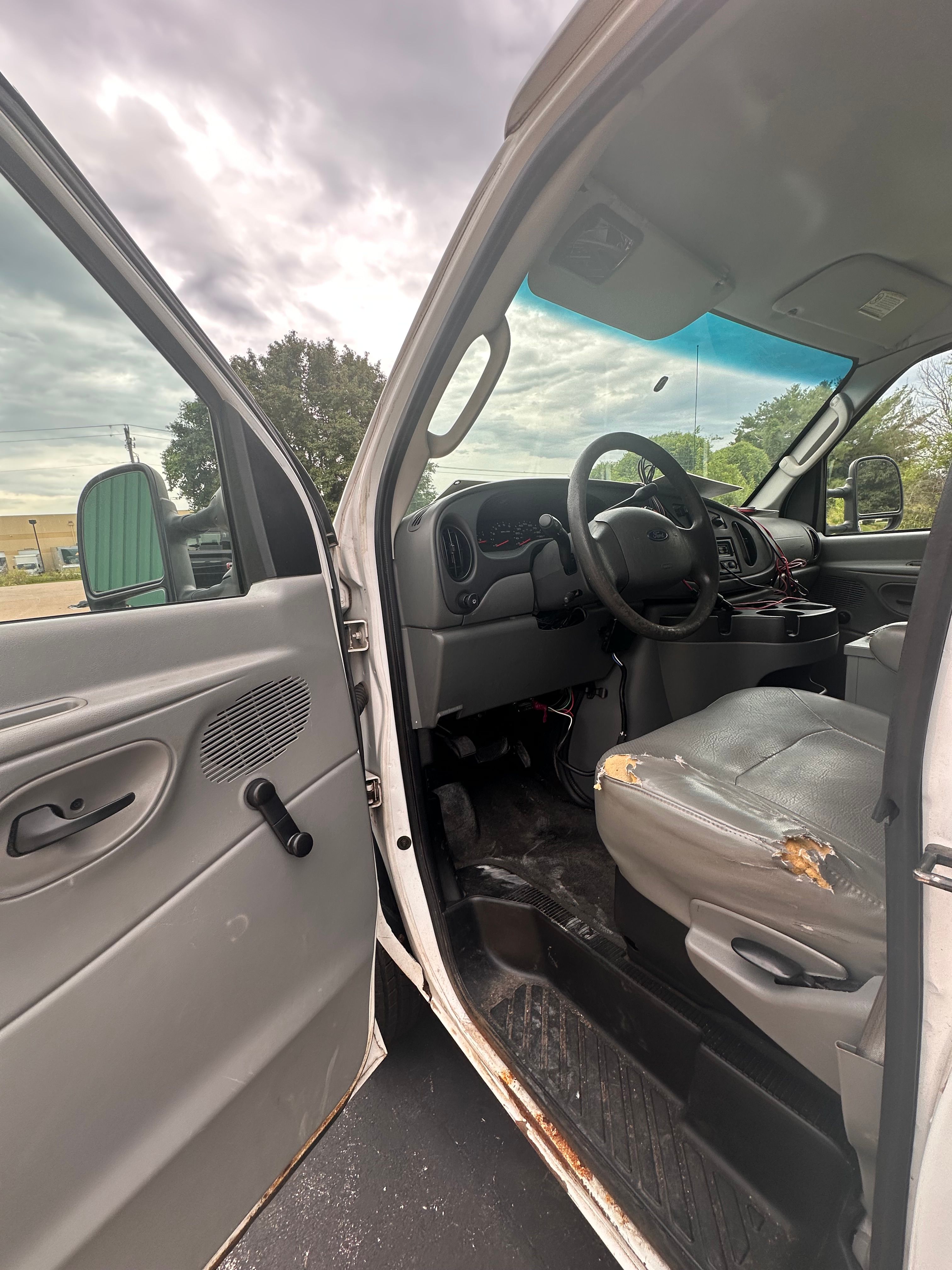 Used 2008 Ford E-350 and Econoline 350 Super Duty RWD image 4