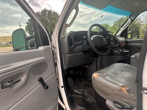 Used 2008 Ford E-350 and Econoline 350 Super Duty RWD image 4