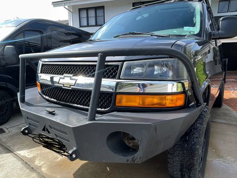 Used 2017 Chevrolet Express 3500 LT w/ LT Preferred Equipment Group image 5