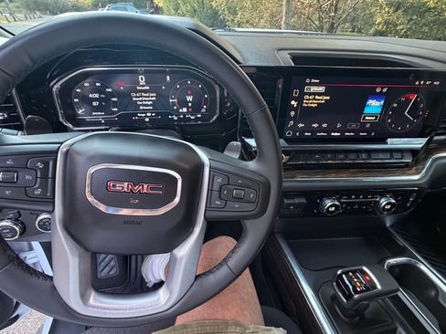 Used 2023 GMC Sierra 1500 Elevation w/ Preferred Package image 16